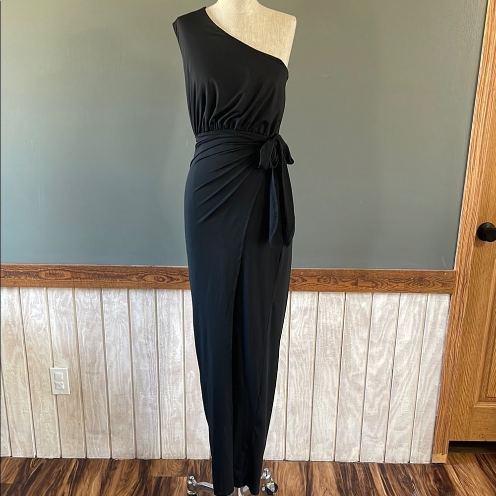 Elegant Black One-Shoulder Dress